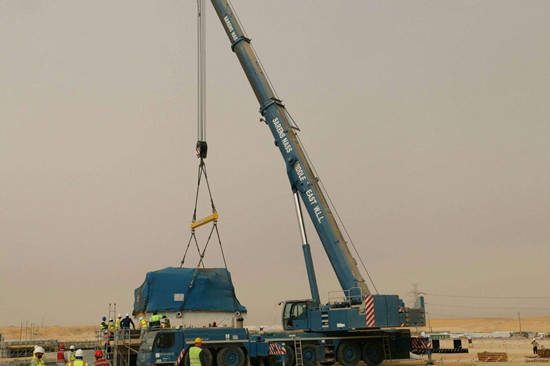 福建通港500千伏變電工程啟動構架吊裝